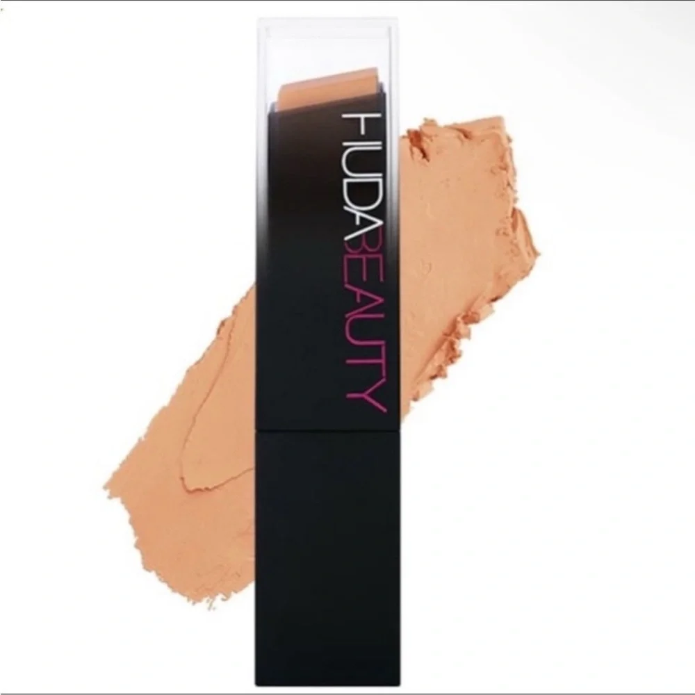 ⚡️💕HUDA BEAUTY Foundation Stick Biscotti